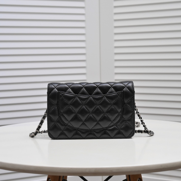 シャネルバッグ側面デザイン